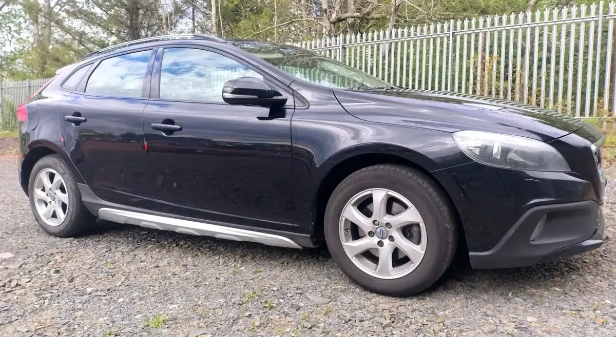 Käytetty Volvo V40 SE 2014 Musta Viistoperä