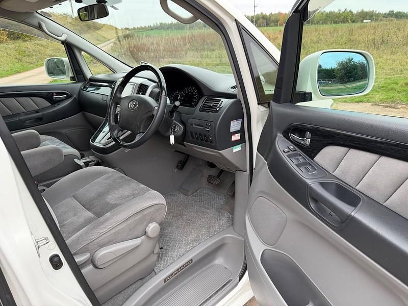 Usado Toyota Alphard 2024 Branco Monovolume