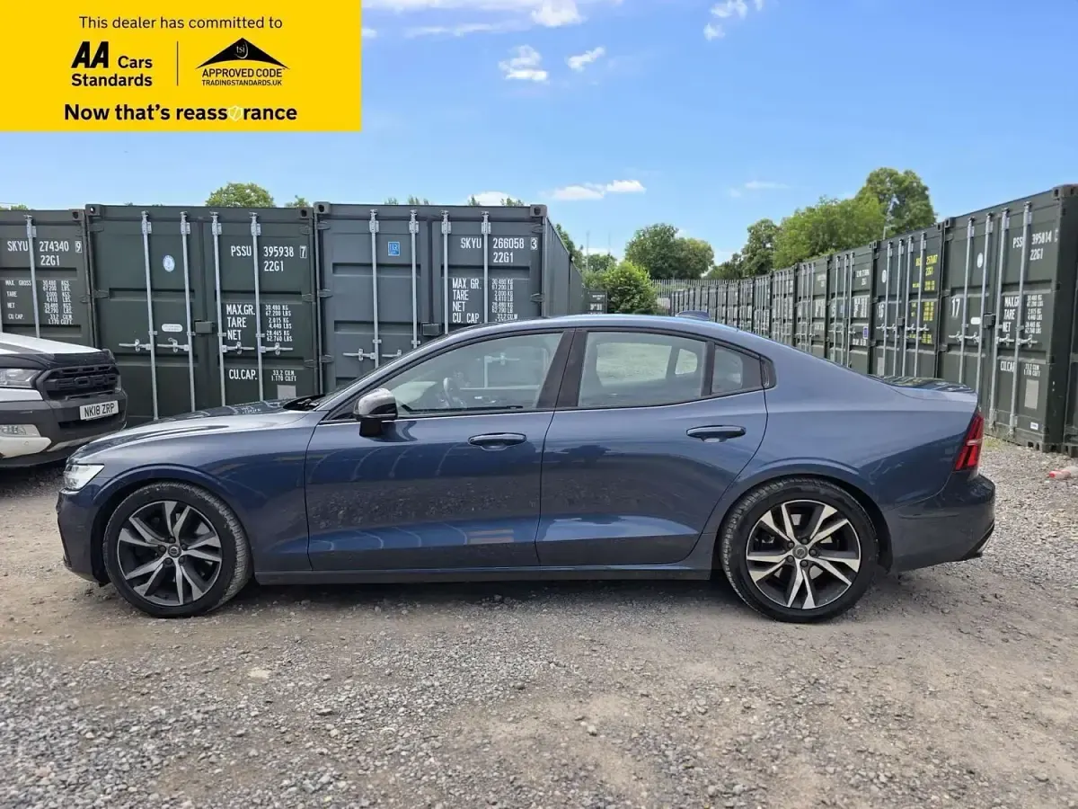 Used Volvo S60 R-Design 250 HP (183 kW) 2020 Blue Sedan