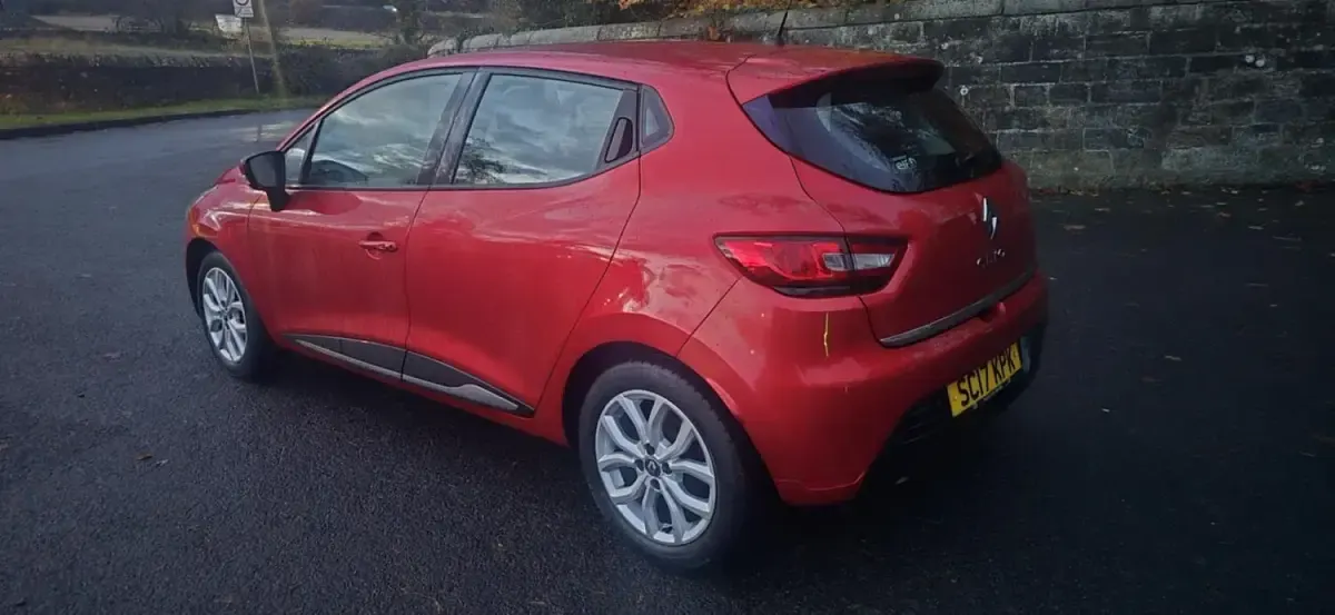 Used Renault Clio Dynamique 75 HP (55 kW) 2017 Red Hatchback