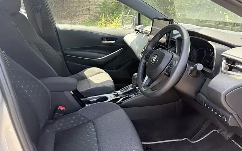 Used Toyota Corolla 140 HP (102 kW) 2025 Silver Estate