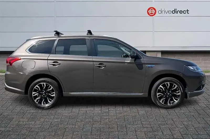 Used Mitsubishi Outlander P-HEV 2017 Brown Estate