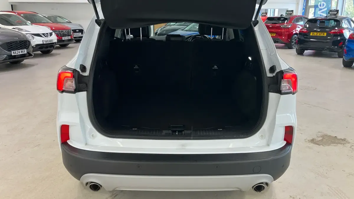 Used Ford Kuga Titanium 150 HP (110 kW) 2020 White SUV