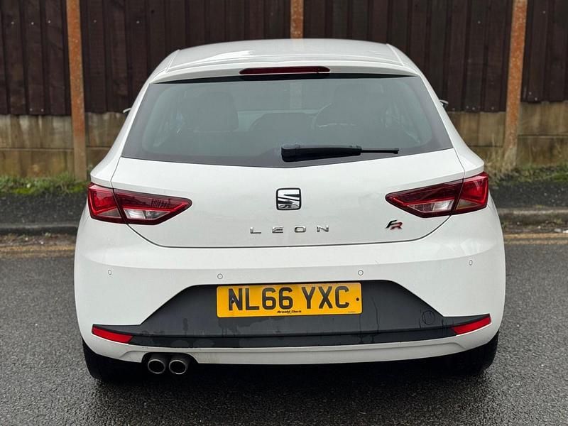 Begagnad Seat Leon FR 2016 Vit Halvkombi