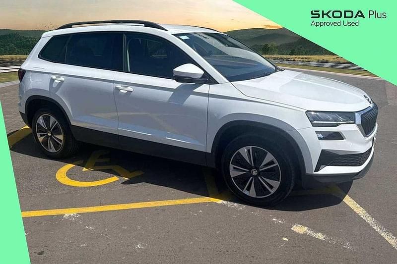 Moon white metallic Used 2023 Skoda Karoq SE Drive SUV | £21,950 (Fair price) - Image 1/4