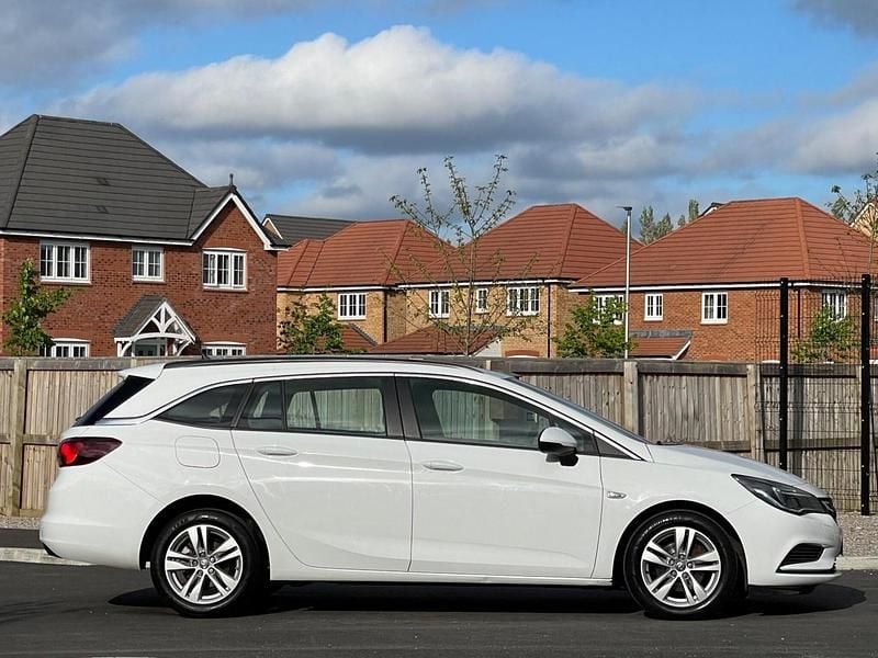 White Used 2019 Vauxhall Astra SRi Estate | £5,990 (Good price) - Image 1/3