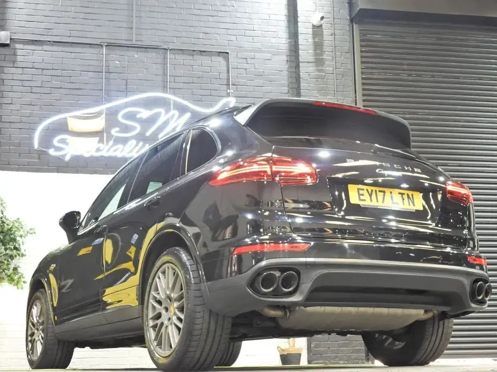 Used Porsche Cayenne Platinum Edition 262 HP (192 kW) 2017 Black SUV