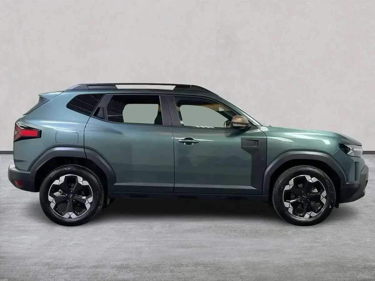 Used Dacia Duster Extreme 143 HP (105 kW) 2025 Green Hatchback