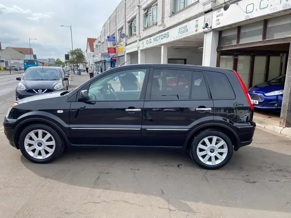 Used Ford Fusion Titanium 101 HP (74 kW) 2010 Black Hatchback