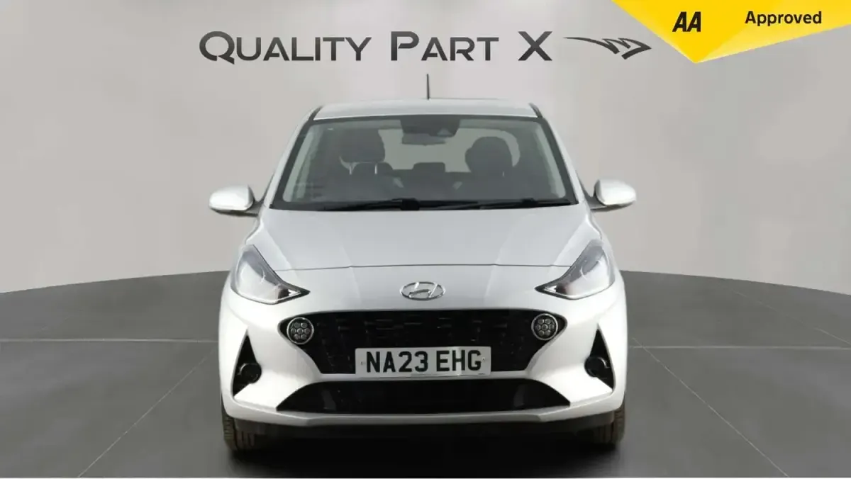 Usado Hyundai i10 Premium 84 CV (61 kW) 2023 Gris Utilitario
