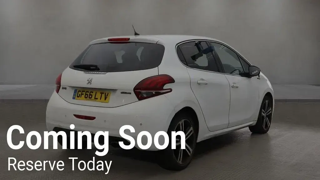 Used Peugeot 208 GT-line 100 HP (73 kW) 2016 White Hatchback