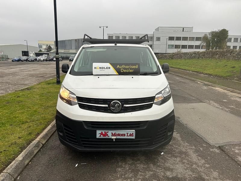 Second-hand Vauxhall Vivaro Edition 120 CP (88 kW) 2020 Alb Monovolum