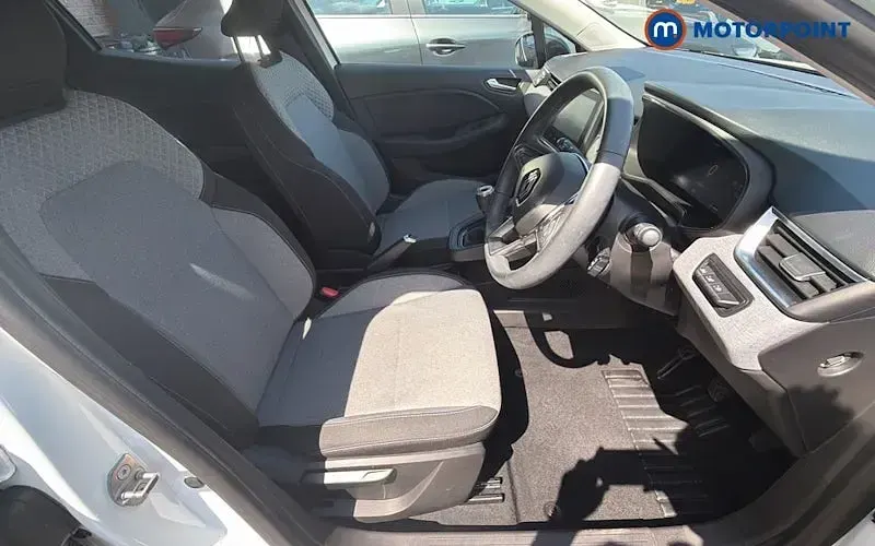 Used Renault Clio Evolution 90 HP (66 kW) 2024 White Hatchback