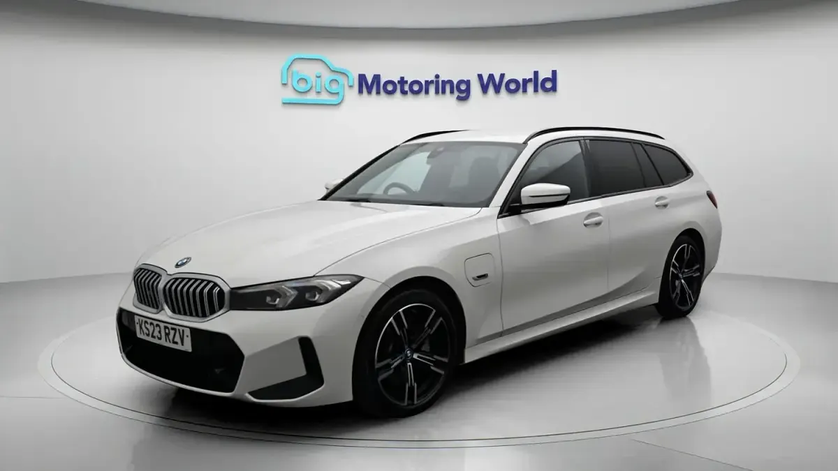 Used BMW 330e M Sport 292 HP (214 kW) 2023 White Estate