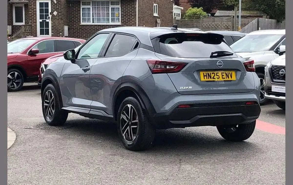 Gebraucht Nissan Juke N-Connecta 114 PS (83 kW) 2025 Grau SUV