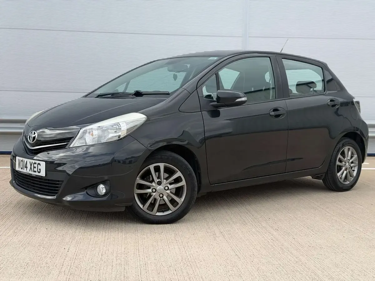 Used Toyota Yaris 2014 Black Hatchback