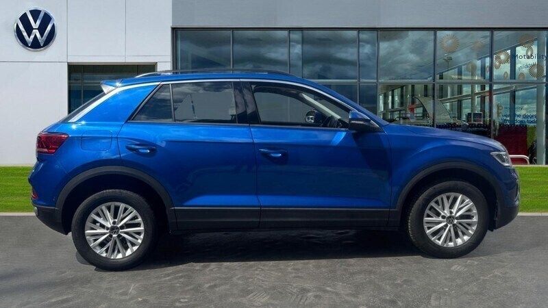 Used VW T-Roc Life 110 HP (80 kW) 2022 Ravenna blue metallic  SUV