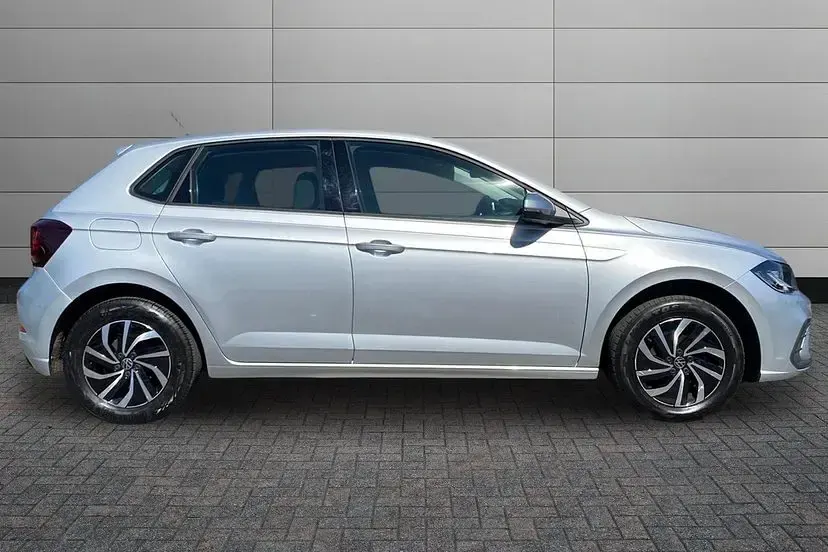 Used VW Polo Life 95 HP (69 kW) 2021 Reflex silver Hatchback