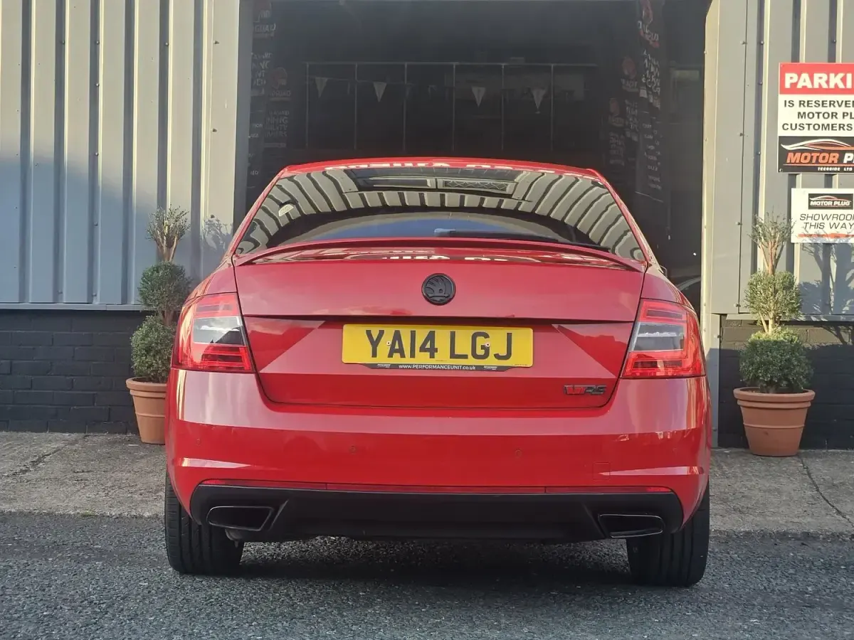 Used Skoda Octavia vRS 184 HP (135 kW) 2014 Red Estate