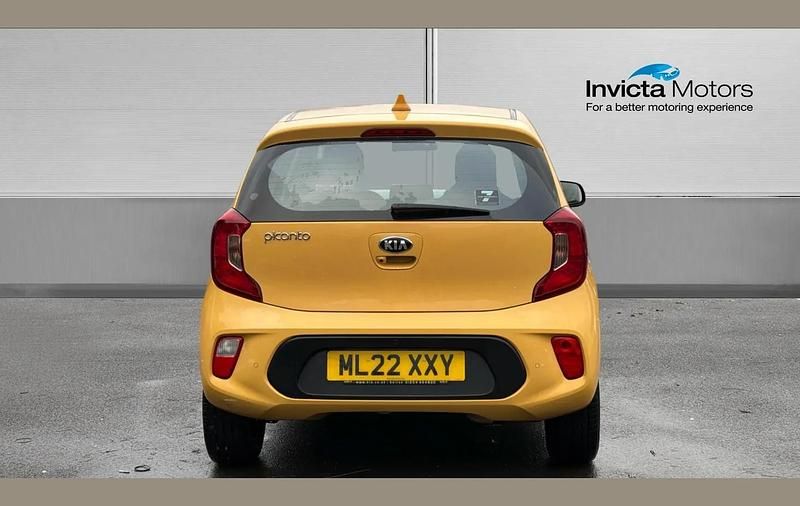 Used Kia Picanto 66 HP (48 kW) 2022 Yellow Hatchback