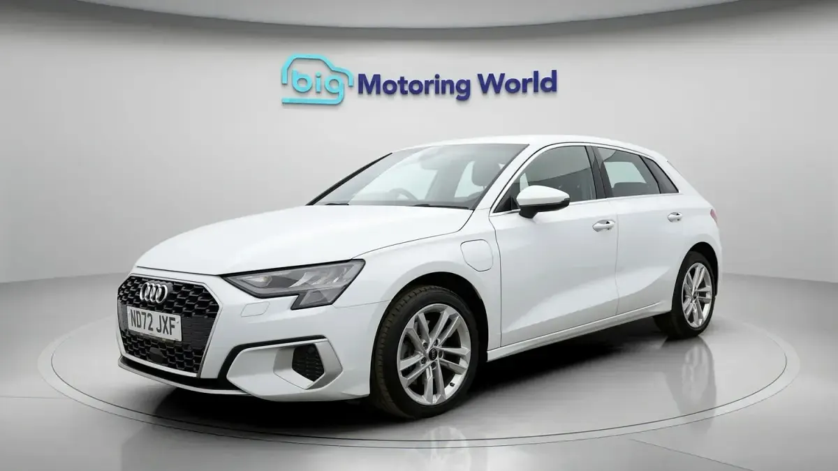 Begagnad Audi A3 Sportback Sport 2023 Vit Halvkombi