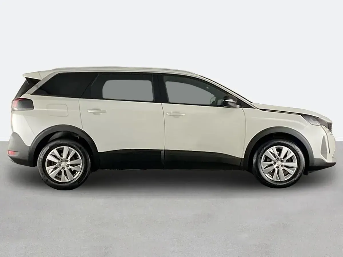 Używany Peugeot 5008 Active+ 130 KM (95 kW) 2023 Biały SUV
