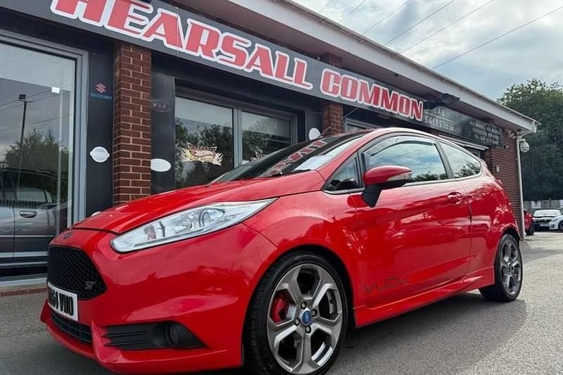 Used Ford Fiesta ST 182 HP (133 kW) 2014 Red Hatchback