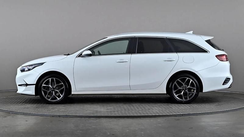 Used Kia Ceed 158 HP (116 kW) 2022 White Hatchback
