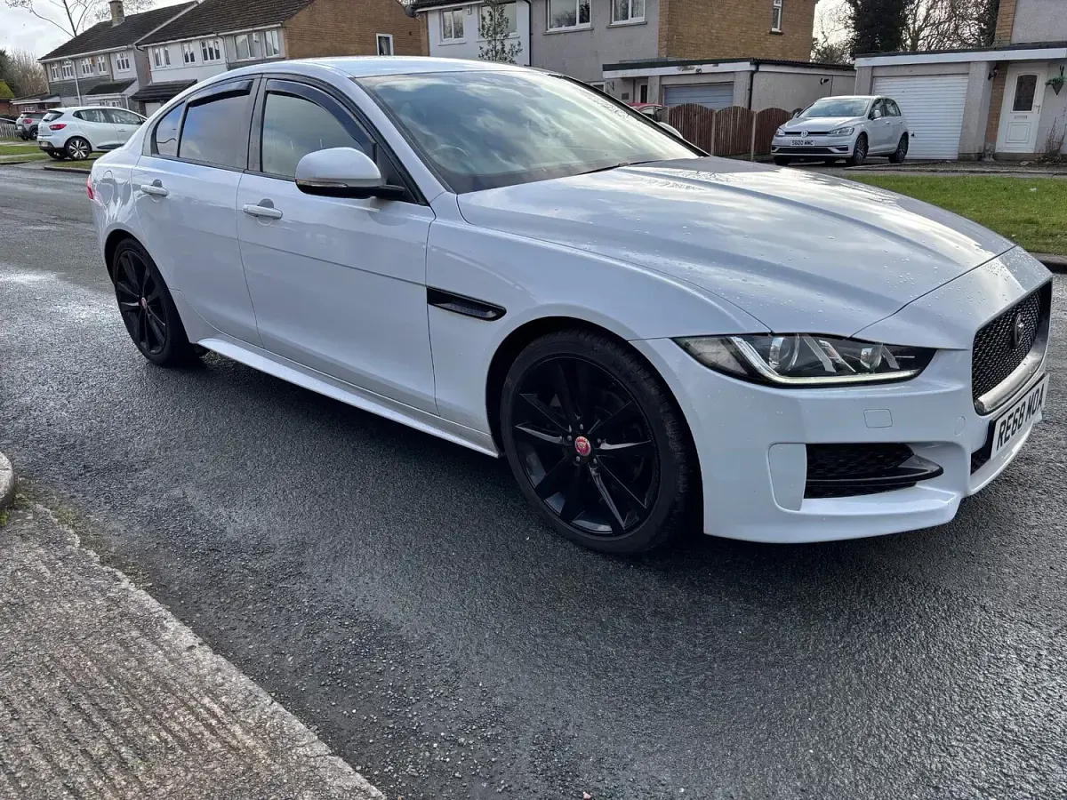 Used Jaguar XE R-Sport 180 HP (132 kW) 2018 White Sedan