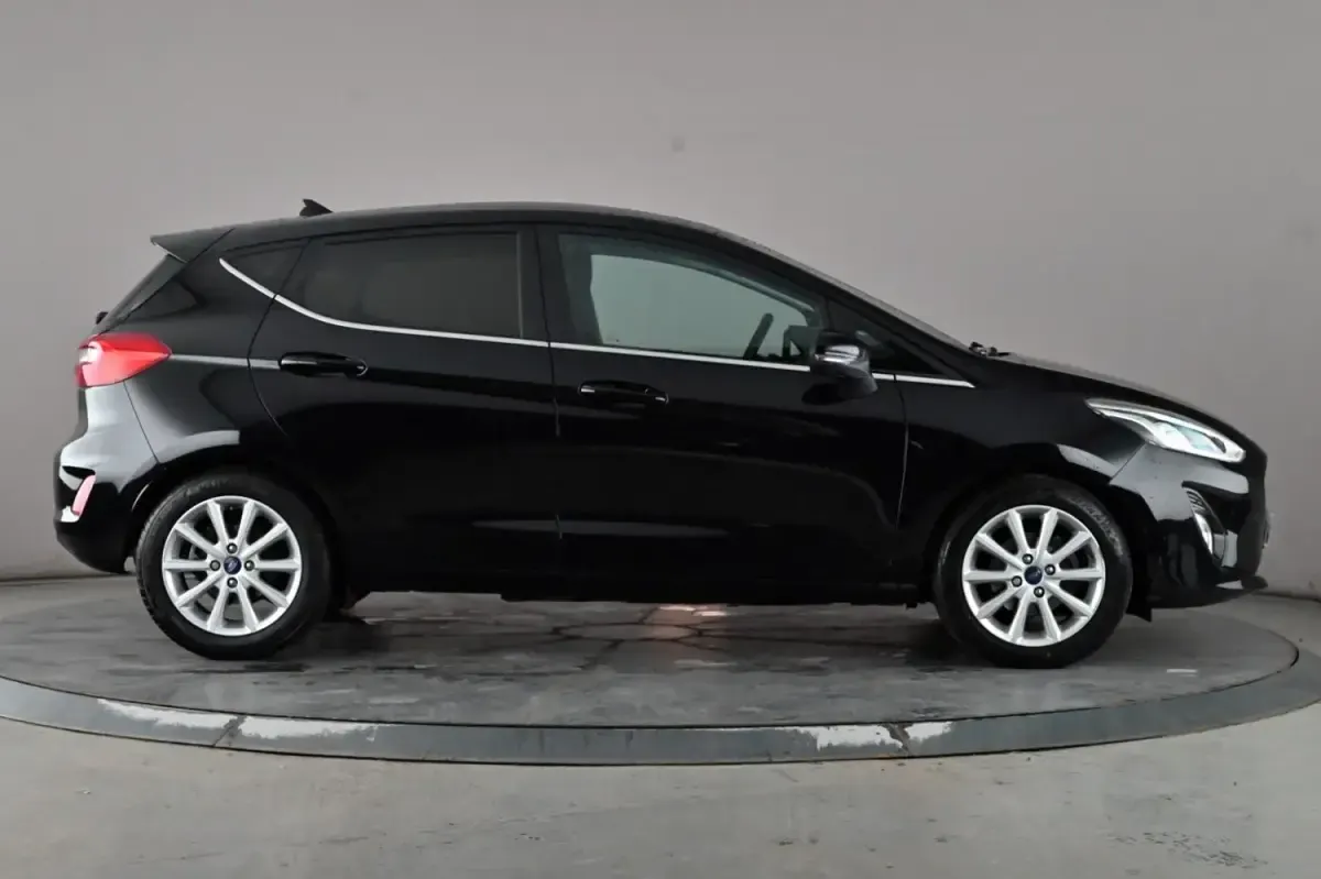 Używany Ford Fiesta Titanium 125 KM (91 kW) 2019 Czarny Hatchback