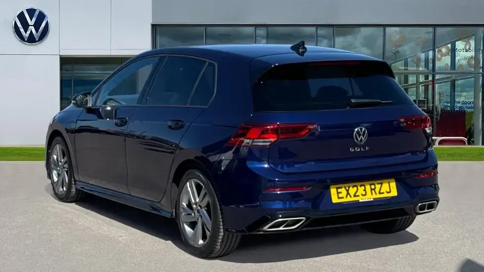 Used VW Golf VIII R-line 130 HP (95 kW) 2023 Atlantic blue metallic
