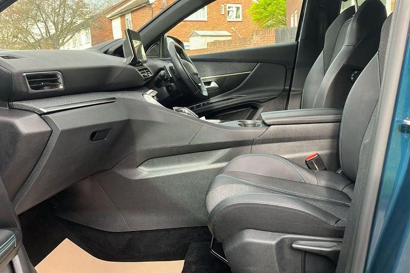 Used Peugeot 3008 Allure+ 131 HP (96 kW) 2023 Blue SUV