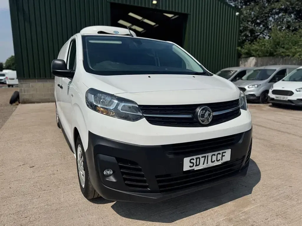 Used Vauxhall Vivaro 120 HP (88 kW) 2021 White MPV