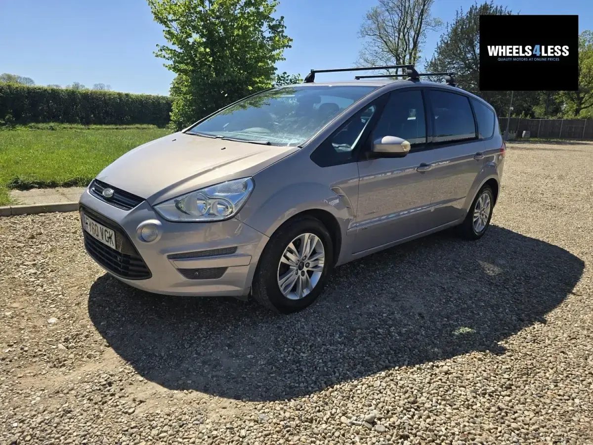 Usado Ford S-MAX Zetec 140 CV (102 kW) 2010 Blanco Monovolumen