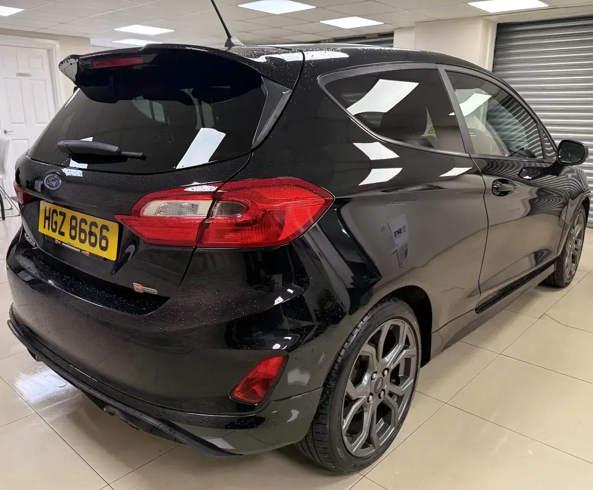 Usado Ford Fiesta ST-Line 125 CV (91 kW) 2017 Negro Utilitario