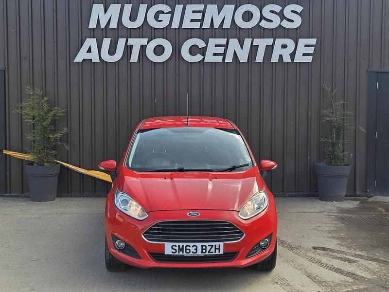 Used Ford Fiesta Zetec 82 HP (60 kW) 2013 Red Hatchback