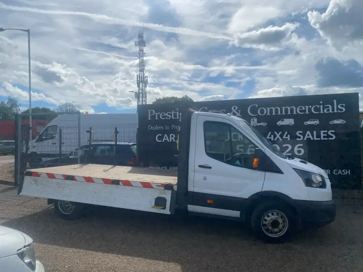 Used Ford Transit 130 HP (95 kW) 2018 White Pickup