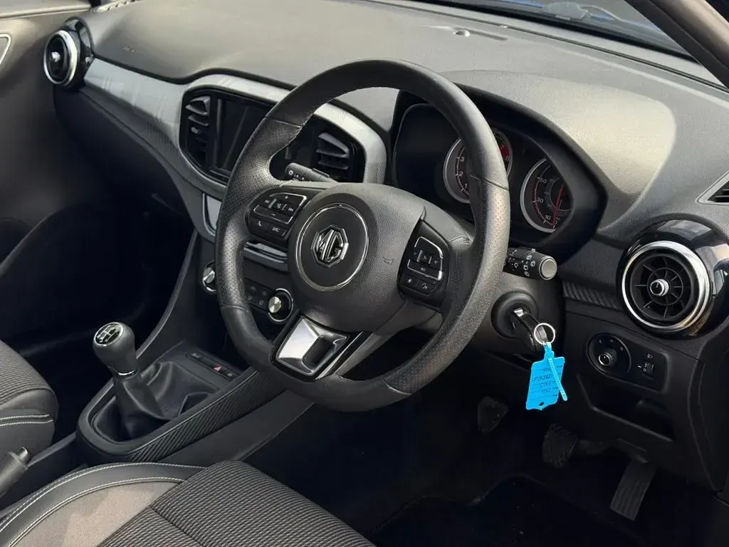 Used MG MG3 Exclusive 106 HP (77 kW) 2019 Blue Hatchback