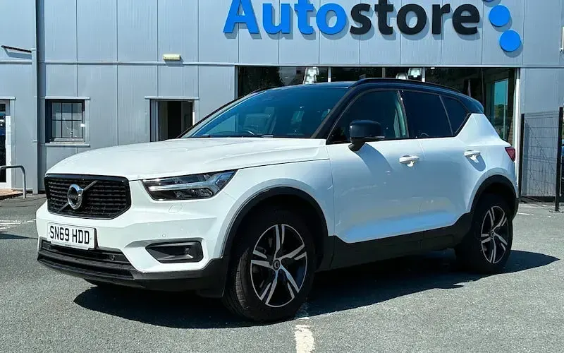 Used Volvo XC40 R-Design 190 HP (139 kW) 2019 SUV