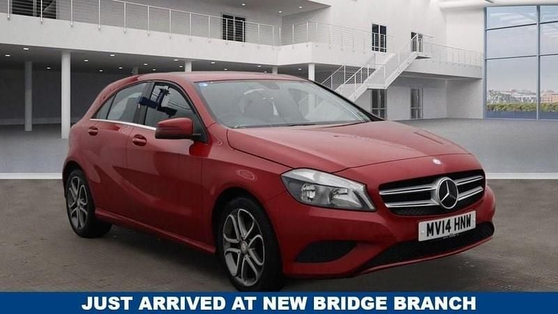 Used Mercedes A180 122 HP (89 kW) 2014 Red Hatchback