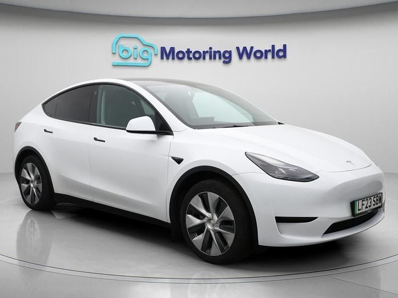 White Used 2023 Tesla Model Y RWD SUV | £22,500 (Good price) - Image 1/4