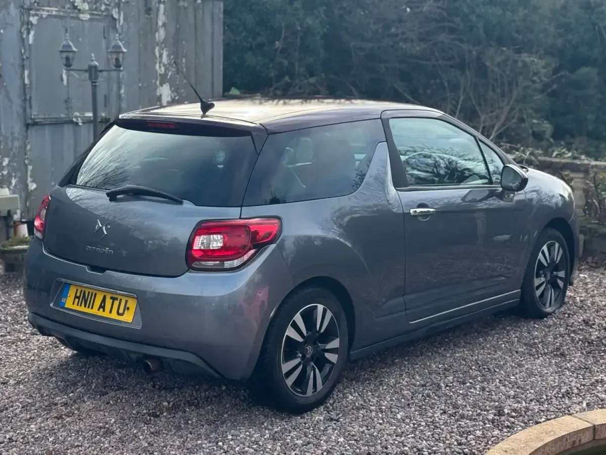 Używany Citroën DS3 120 KM (88 kW) 2011 Szary Hatchback