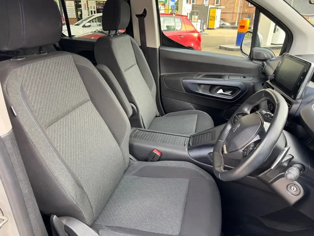 Used Peugeot Rifter Allure 131 HP (96 kW) 2019 Beige MPV