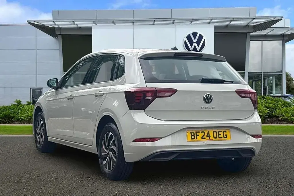Käytetty VW Polo Life 95 HP (69 kW) 2024 Harmaa Viistoperä