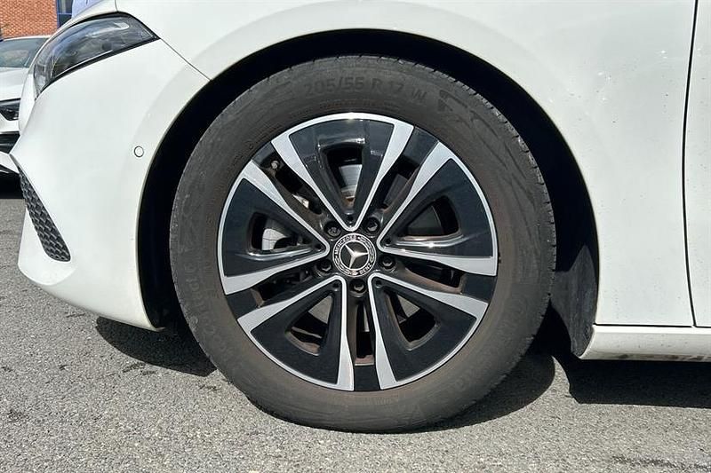 Used Mercedes A180 Executive 136 HP (100 kW) 2023 Polar white Hatchback