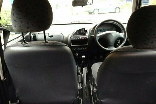 Begagnad Citroën Saxo 2001 Halvkombi