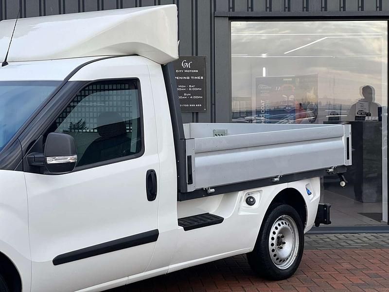 Begagnad Fiat Doblò 2021 Vit Minibuss