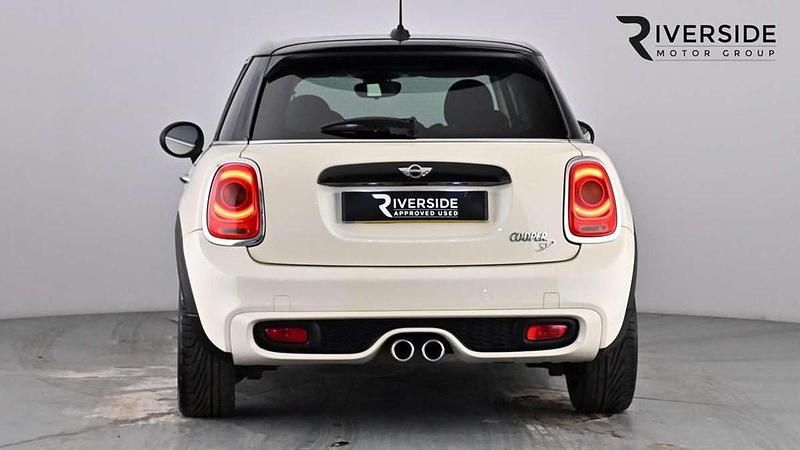 Used Mini Cooper S Hatch 170 HP (125 kW) 2017 White Hatchback