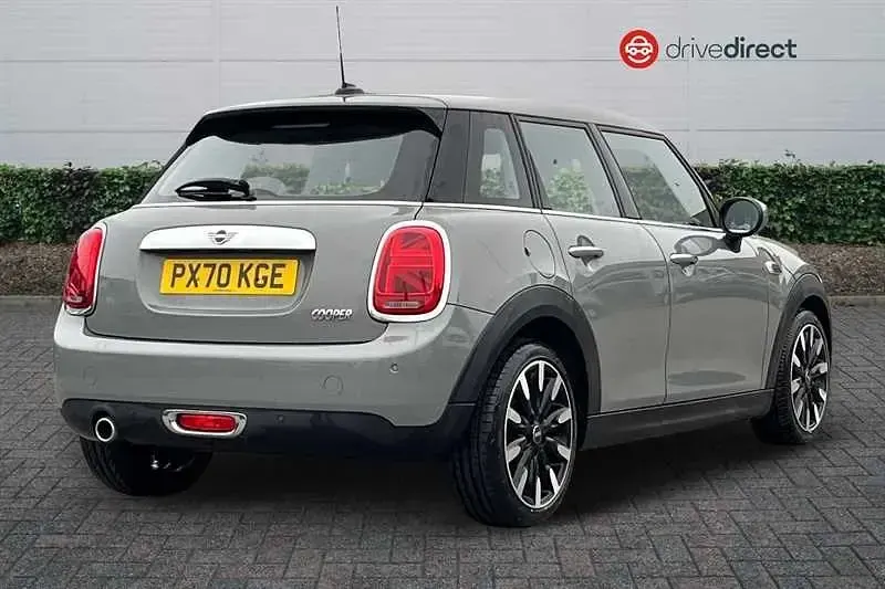 Usado Mini Cooper Exclusive 136 CV (100 kW) 2020 Gris Utilitario