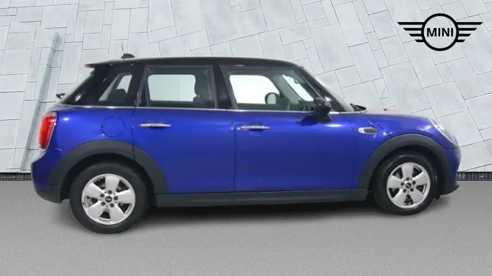 Used Mini Cooper Classic 134 HP (98 kW) 2019 Blue Hatchback